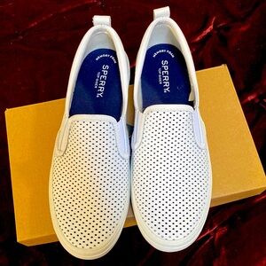 Sperry Women's Crest Twin Gore Perforated Slip On White Sneakers Womens Size 7.5